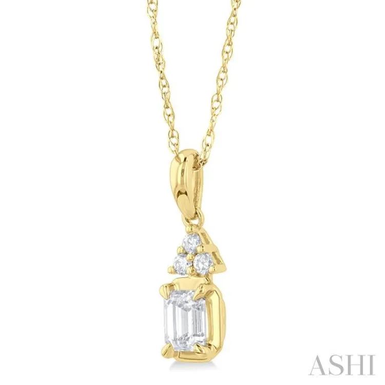 1/4 ctw Emerald and Round Cut Diamond Fashion Pendant With Chain in 14K Yellow Gold
