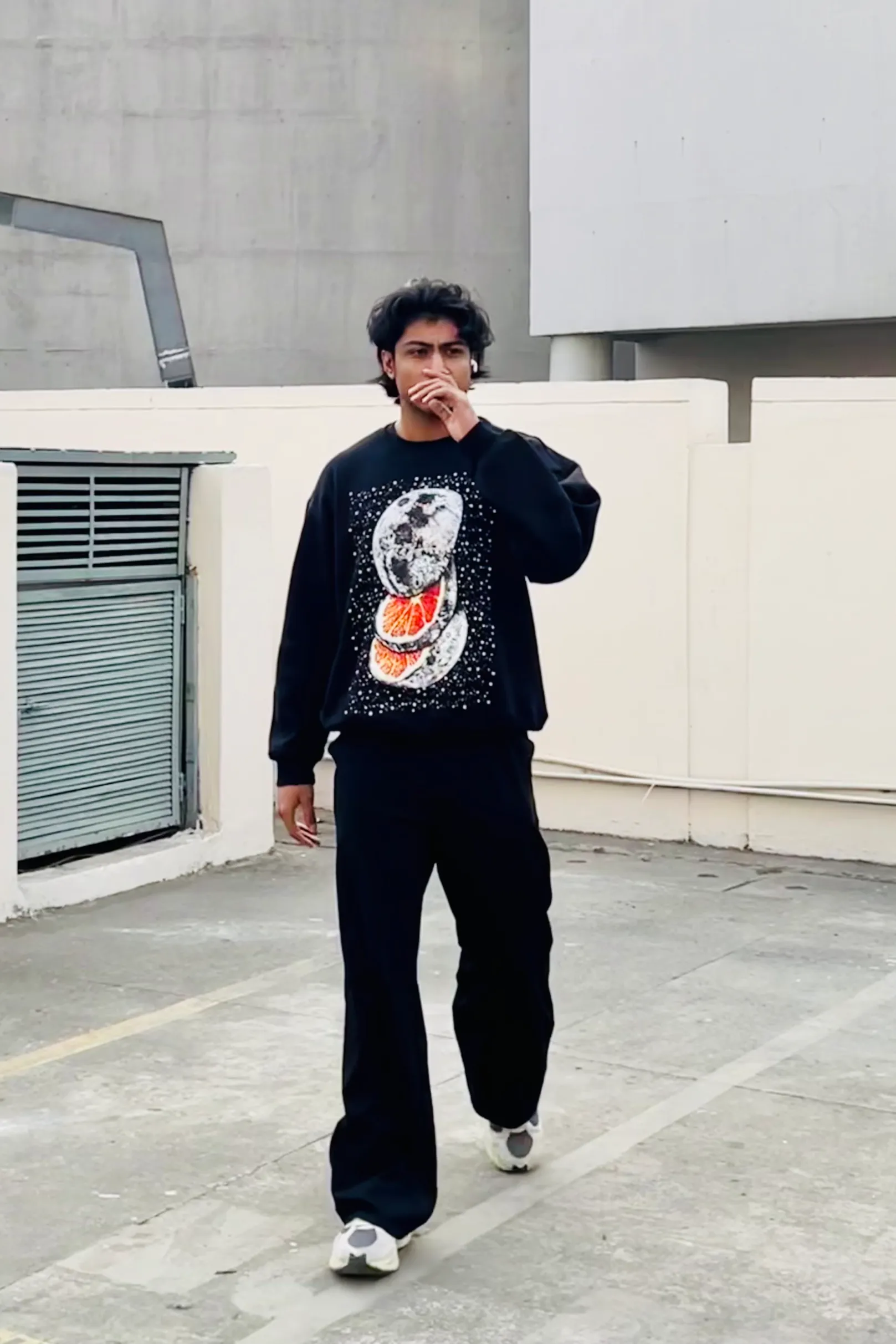 NIGHT MOON SWAETSHIRT